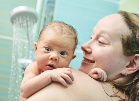 showering-with-baby