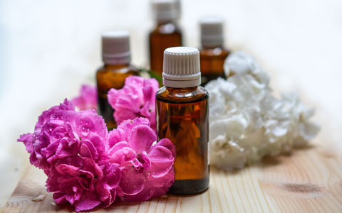 Making your own aromatheraphy massage oil for pregnancy