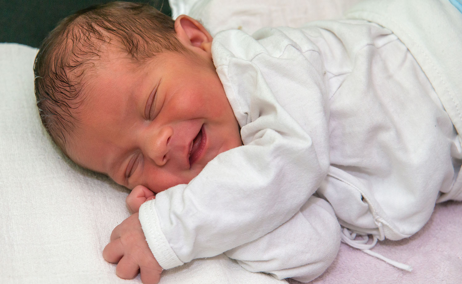 baby feeding cues