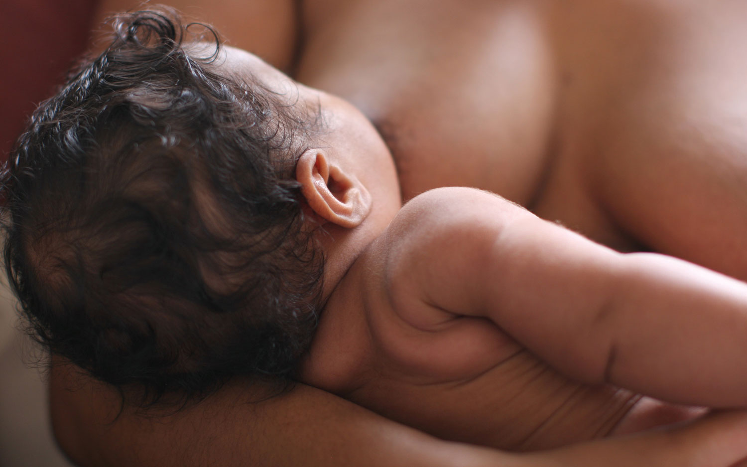 Breatfeeding newborn baby